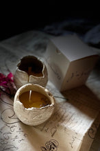 Charger l'image dans la galerie, Bougie artisanale à la cire d'abeille