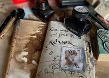 Load image into Gallery viewer, Carnet boite métal rouge