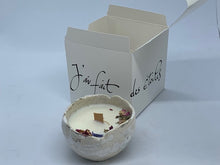 Charger l'image dans la galerie, Bougie artisanale à la cire d'abeille