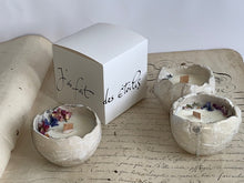 Charger l'image dans la galerie, Bougie artisanale à la cire d'abeille