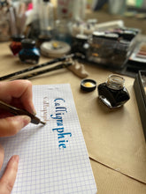 Charger l'image dans la galerie, Coffret calligraphie (1 porte-plume, 3 plumes et 1 encrier)