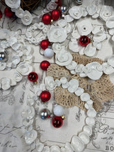 Load image into Gallery viewer, Couronne en porcelaine
