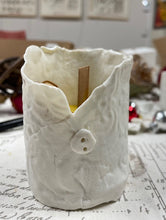 Charger l&#39;image dans la galerie, Bougie porcelaine cire d&#39;abeille

