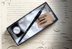 Calligraphy set (1 dip pen, 4 nibs and 1 inkwell)