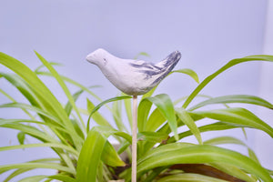 Oiseau en grès (sur pique en bois)